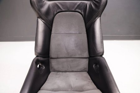 12_Porsche_Seat.jpeg 12_Porsche_Seat.jpeg