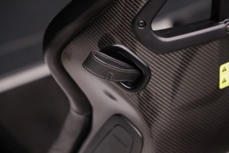 13_Porsche_Seat.jpeg 13_Porsche_Seat.jpeg